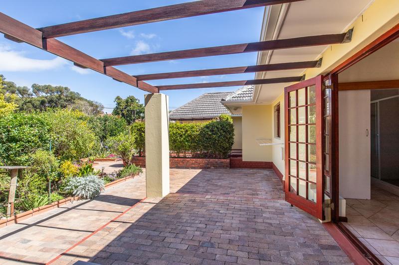 5 Bedroom Property for Sale in Bergvliet Western Cape